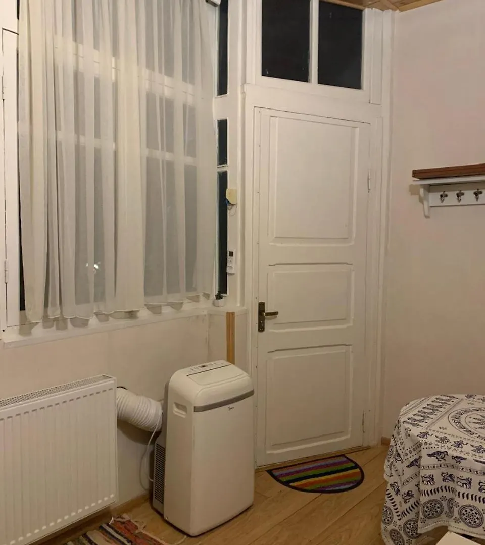 Eka'S Home With A Beautiful Garden Tiflis